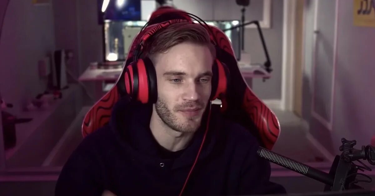 Пьюдипай сколько. Пьюдипай 2025. блоггер пьюдипай. pewdiepie 2025.