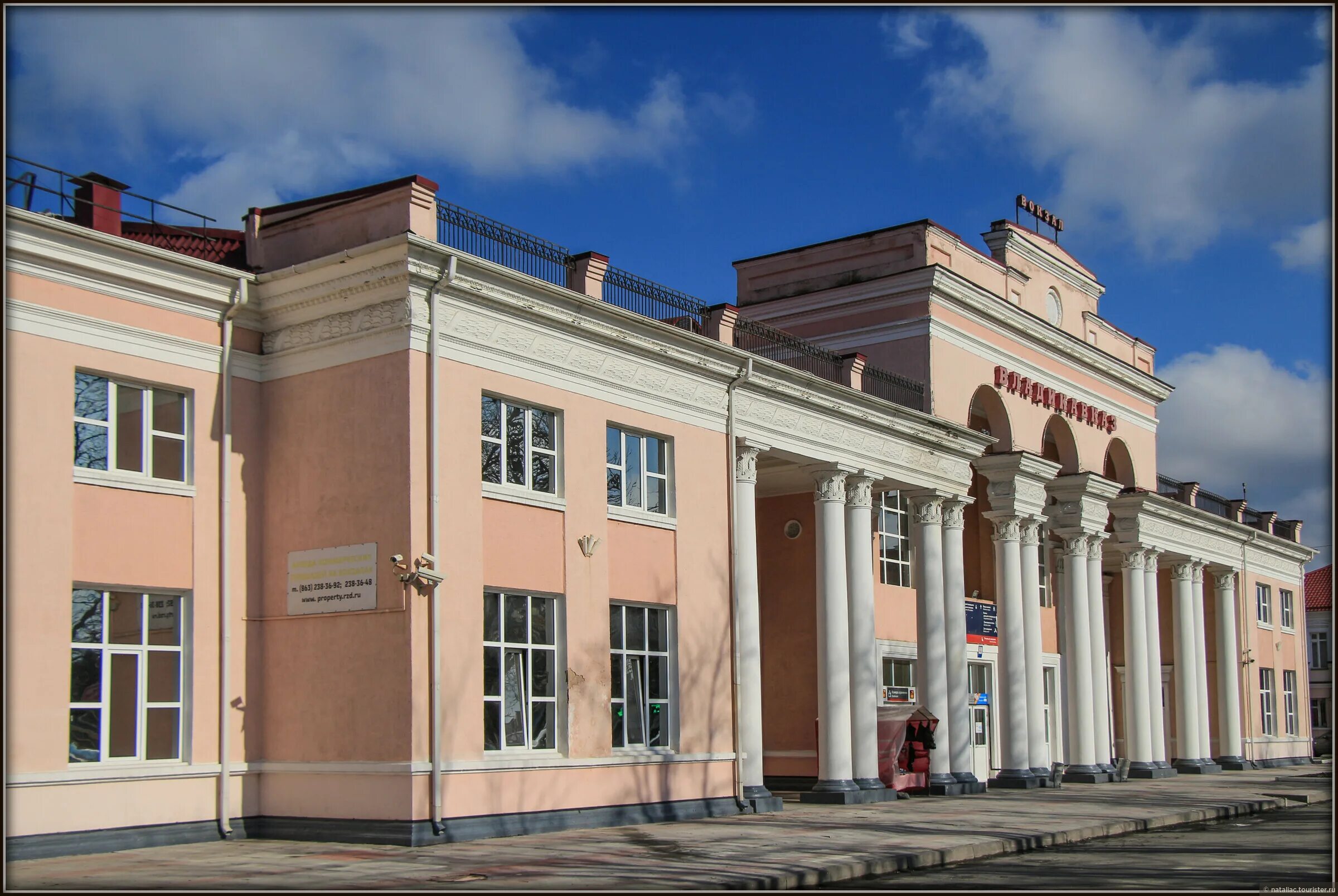 железнодорожный вокзал владикавказ. северная осетия жд вокзал. жд владикавказ номер телефона. жд вокзал станция владикавказ. жд станция владикавказ.