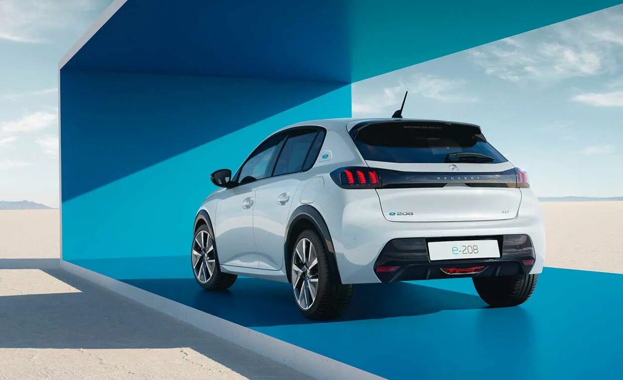 Пежо 2023 купить. Peugeot e-208. Пежо 208 2023. Peugeot 208 2022. Пежо 208 2021.