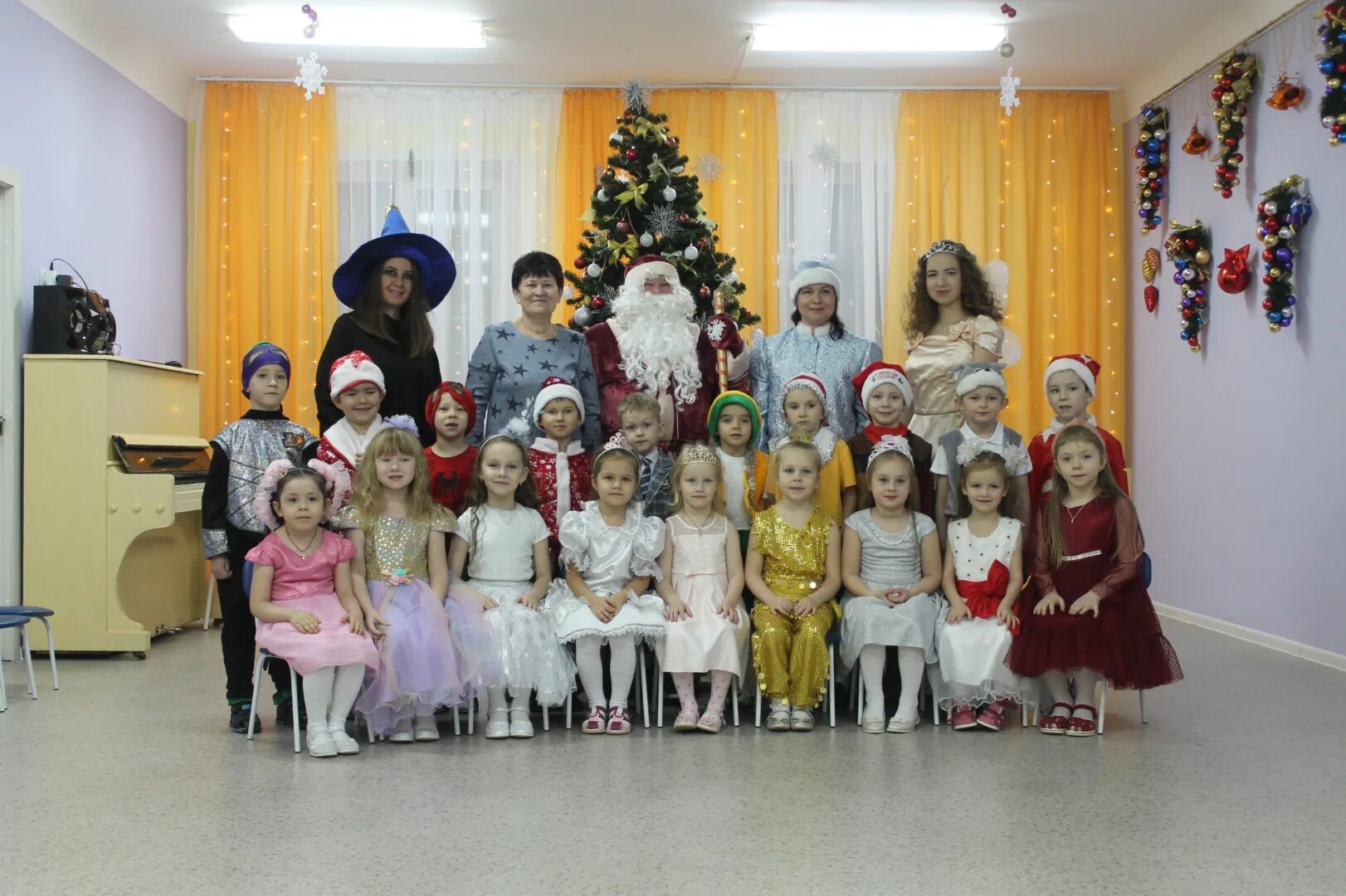 новогодний утренник в детском саду. утренник в детском саду. утренники в детском саду 2022. утренники в детских садах 2022. новогодний утренник 2022 в детском саду.
