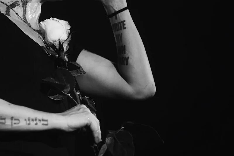 Я сижу курю. Снова курю мама снова текст. Ваенга курю слова. Курить песня текст. Сижу курю песня текст.