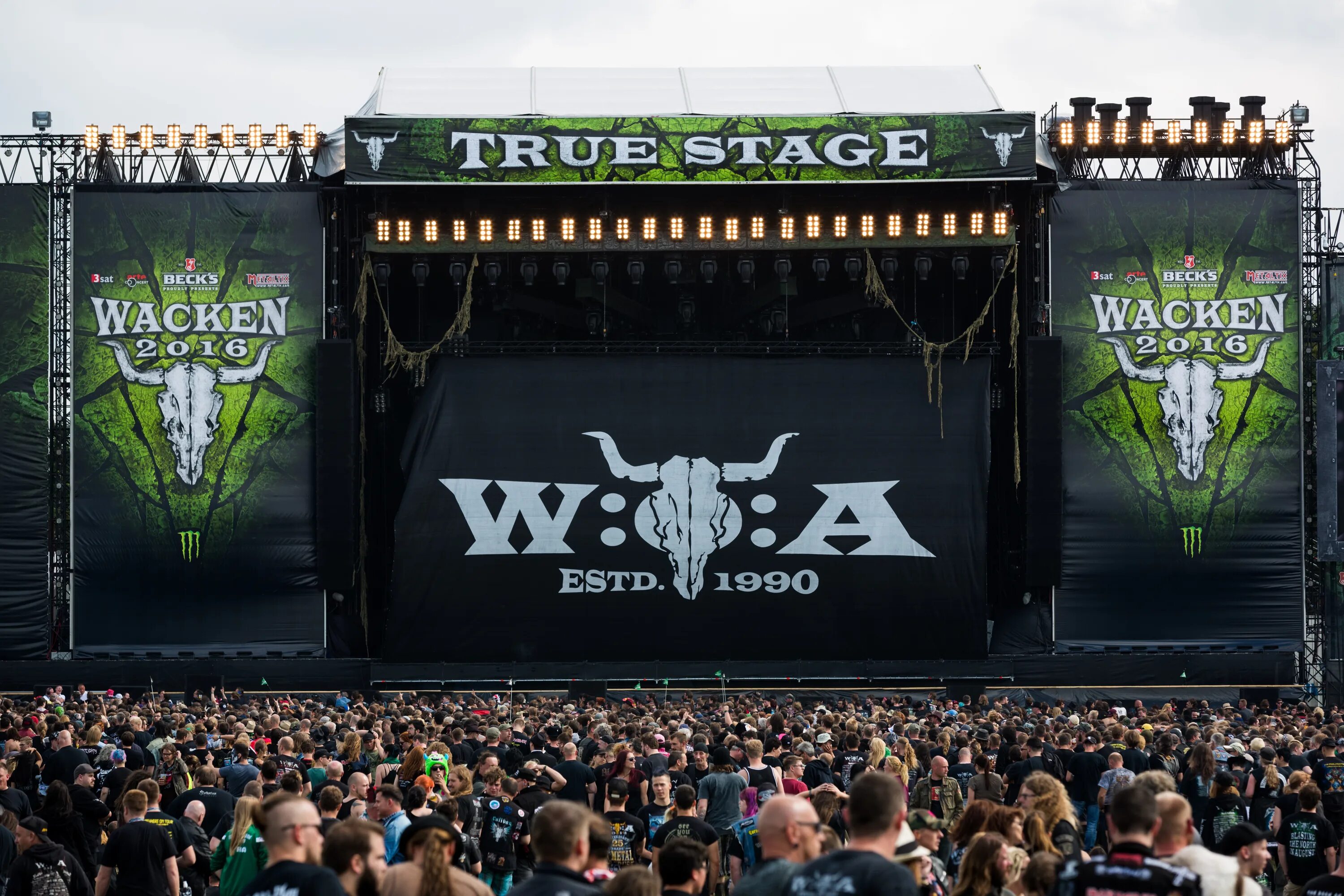 Вакен опен эйр. Wacken 2015. Рок фестиваль wacken. Wacken 2003. Wacken 2022 участники.