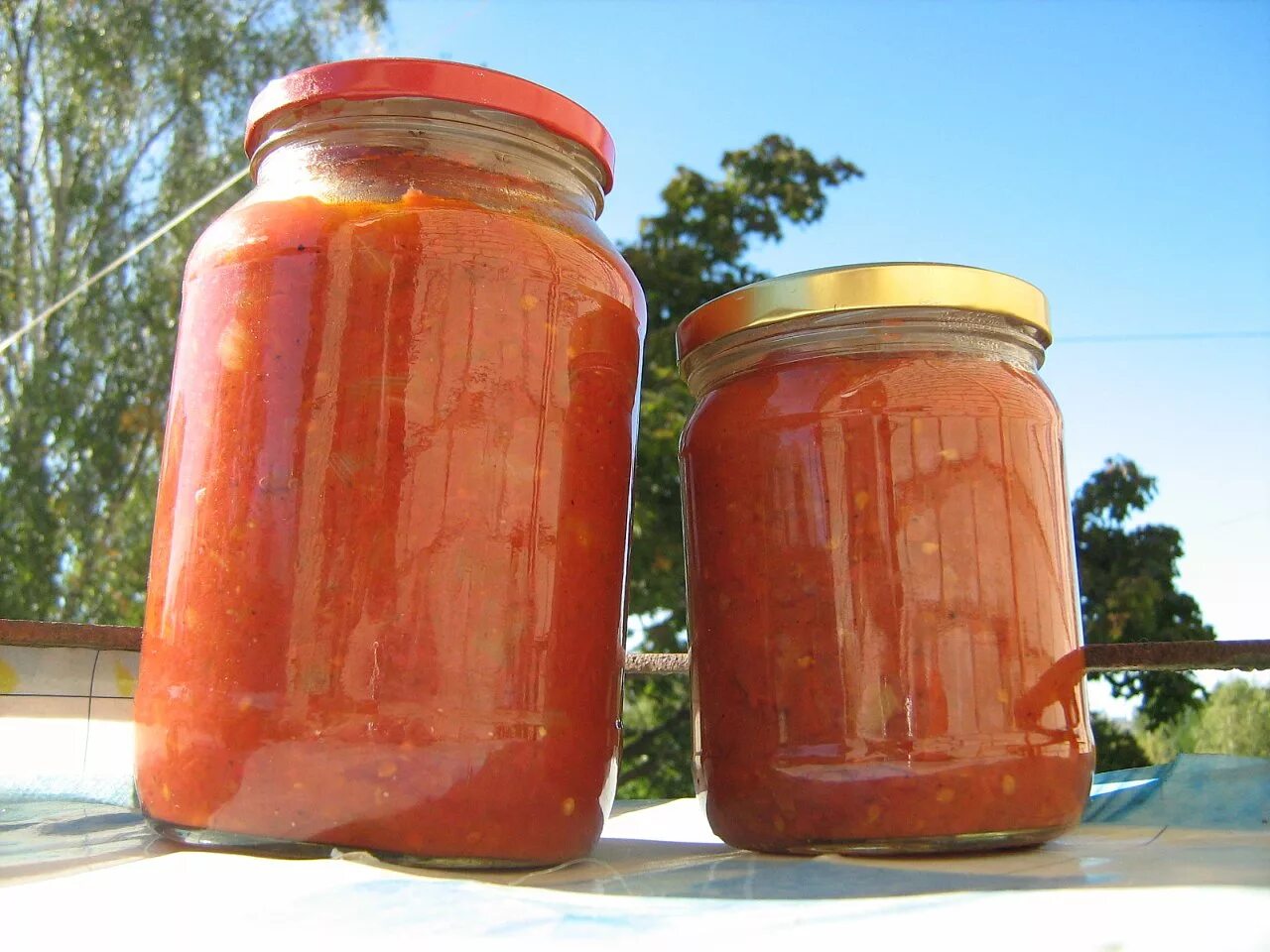 Простой рецепт домашнего кетчупа на зиму. Домашний кетчуп на зиму. вкусный кетчуп на зиму. кетчуп из кабачков. кабачки в кетчупе на зиму.