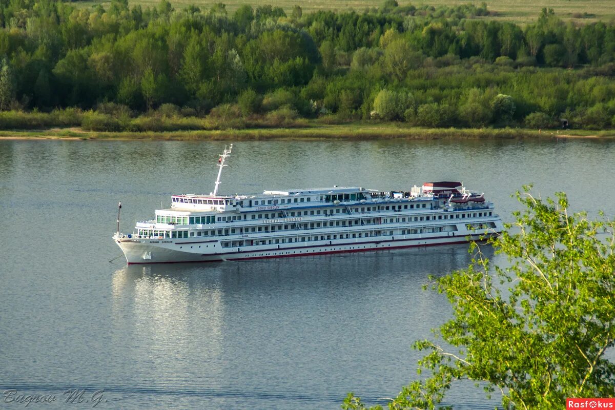 теплоход бегущая