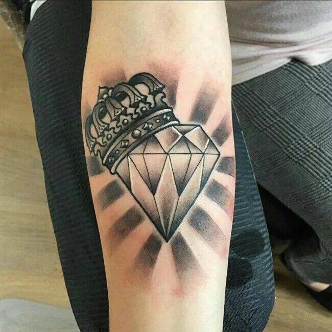 Diamond tattoo. Тату алмаз на руке. Тату кристалл. Тату алмаз на руке. Diamond tattoo.