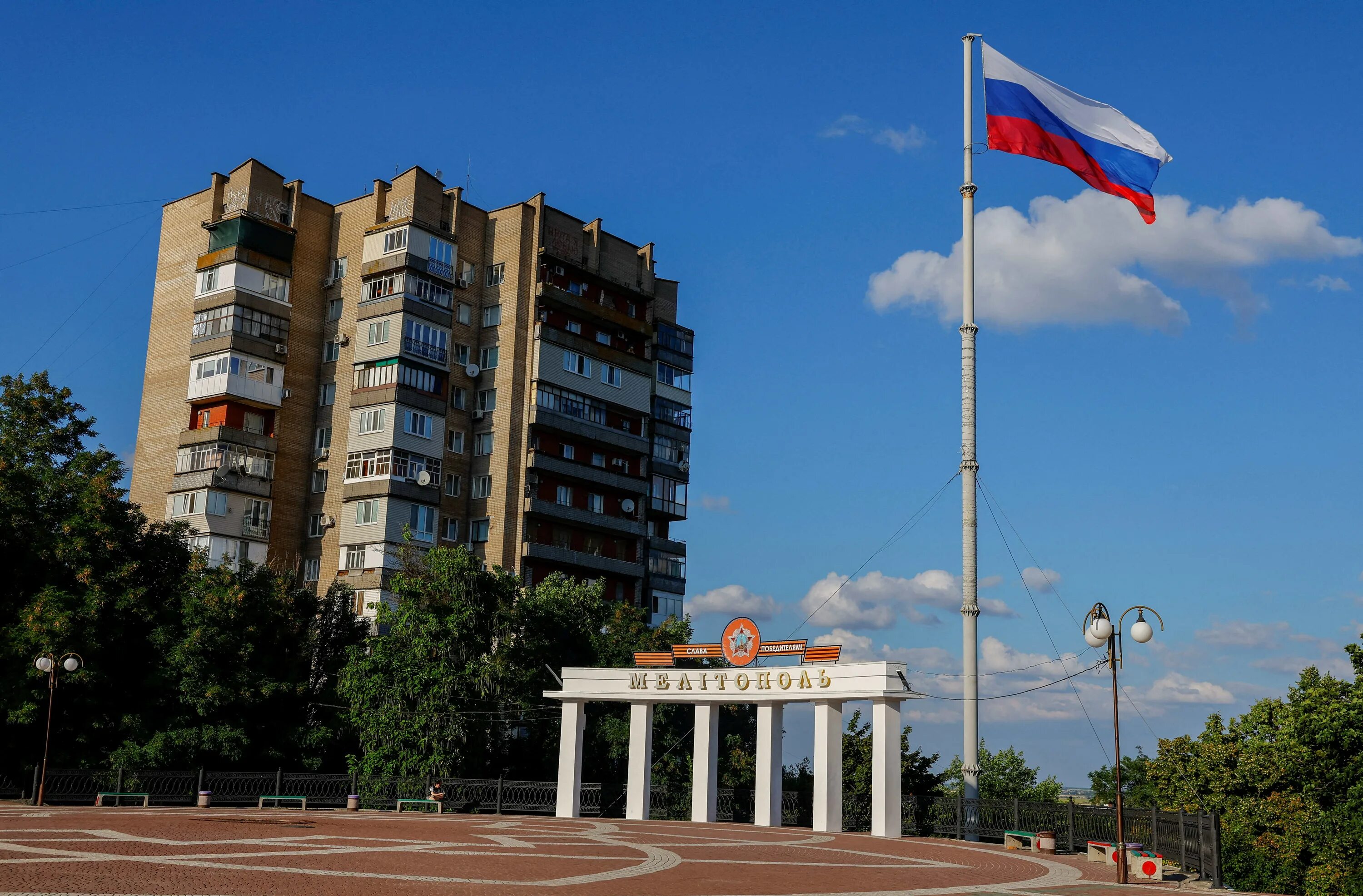 Митинг в херсоне. Запорожье будет россией. Население российского запорожья. Запорожье митинг. Мелитополь русский флаг.