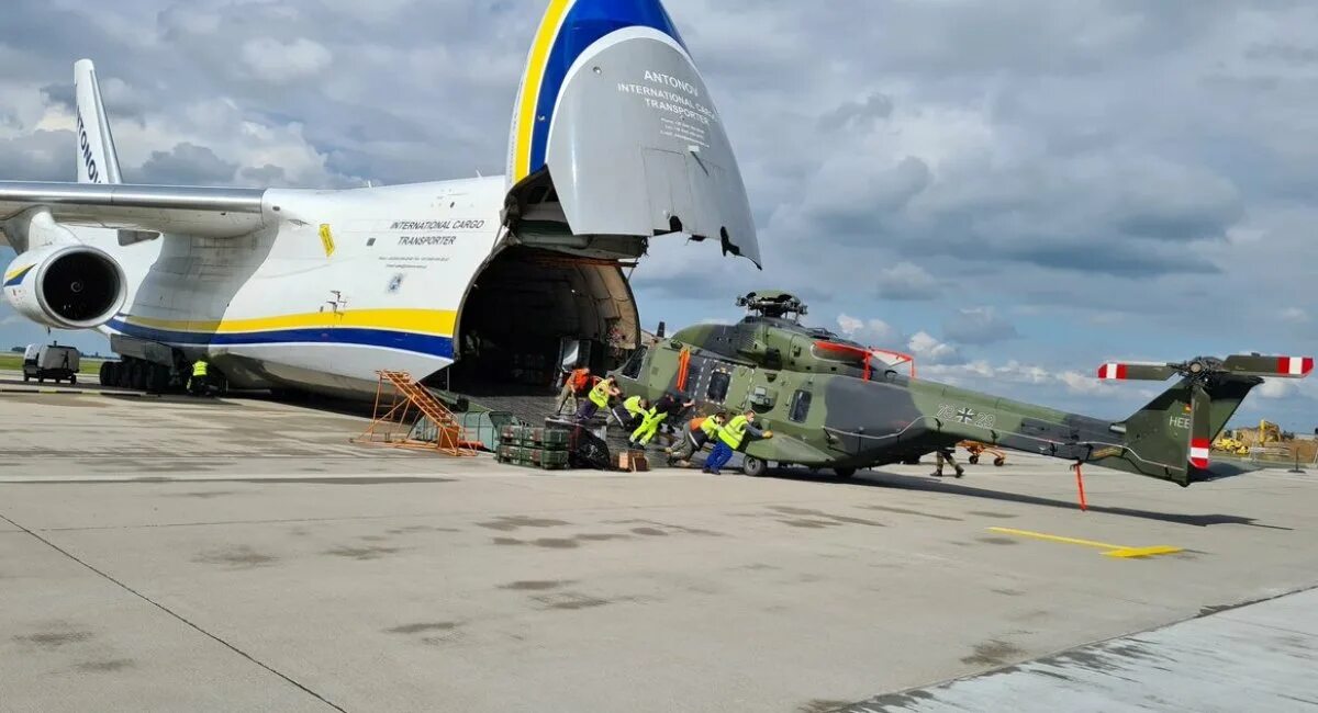 Украинский самолет. АН 124 Украина ВВС. АН-124 Руслан Лейпциг. Воена грузовой самолёт украинский. Грузовые самолеты Германии.