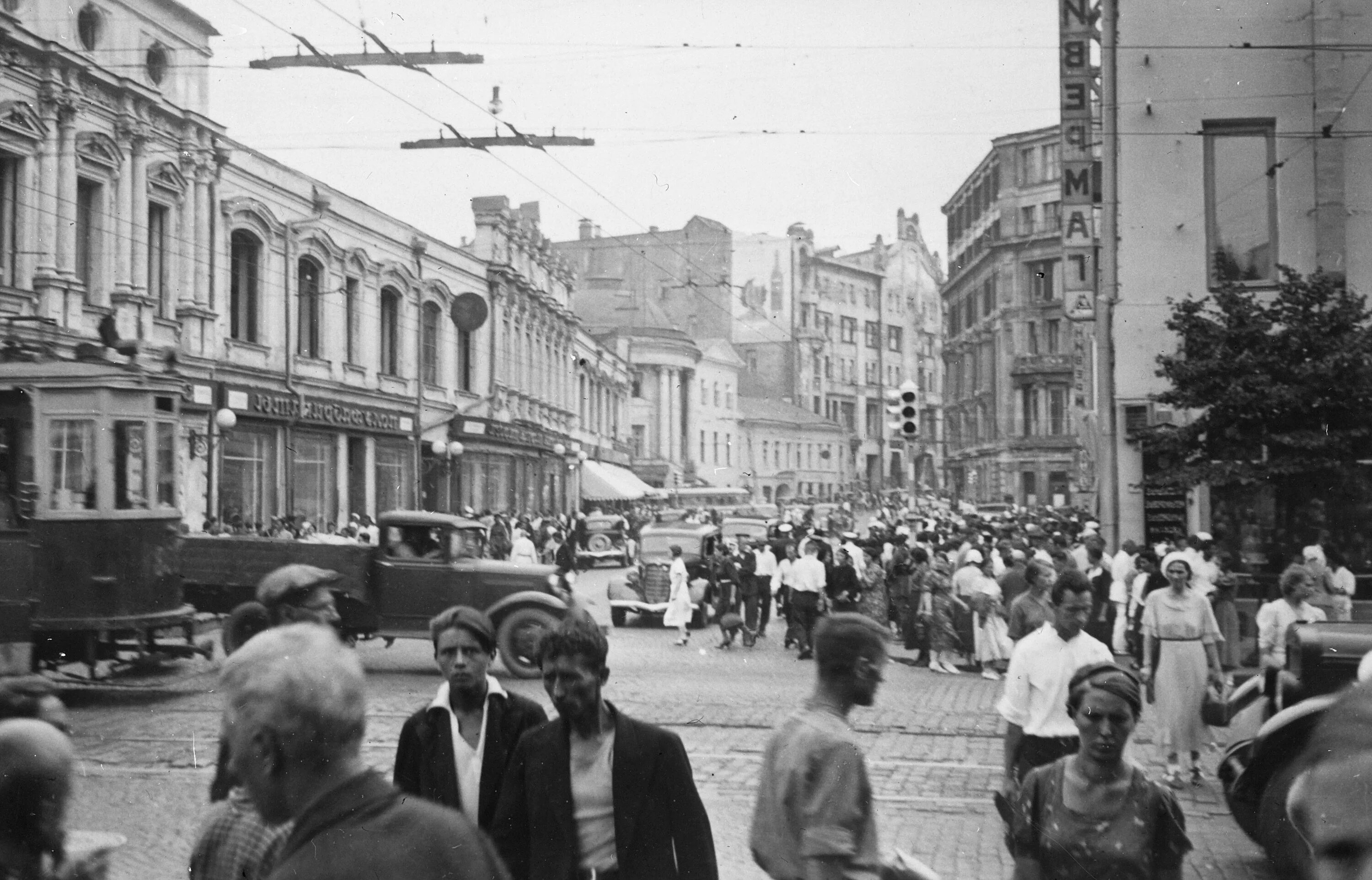 Улицы 1930 х годов. Кузнецкий мост 1989. Улица Кузнецкий мост в 1930 году. Кузнецкий мост 1940. Арбат Москва 1940.