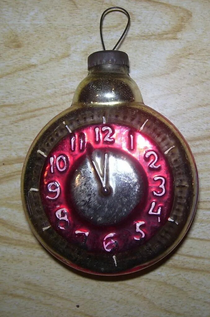 Советская елочная игрушки часы ссср. Ёлочная игрушка часы ссср. Советские игрушки часы. Советские игрушки часы. Ссср часики игрушка.