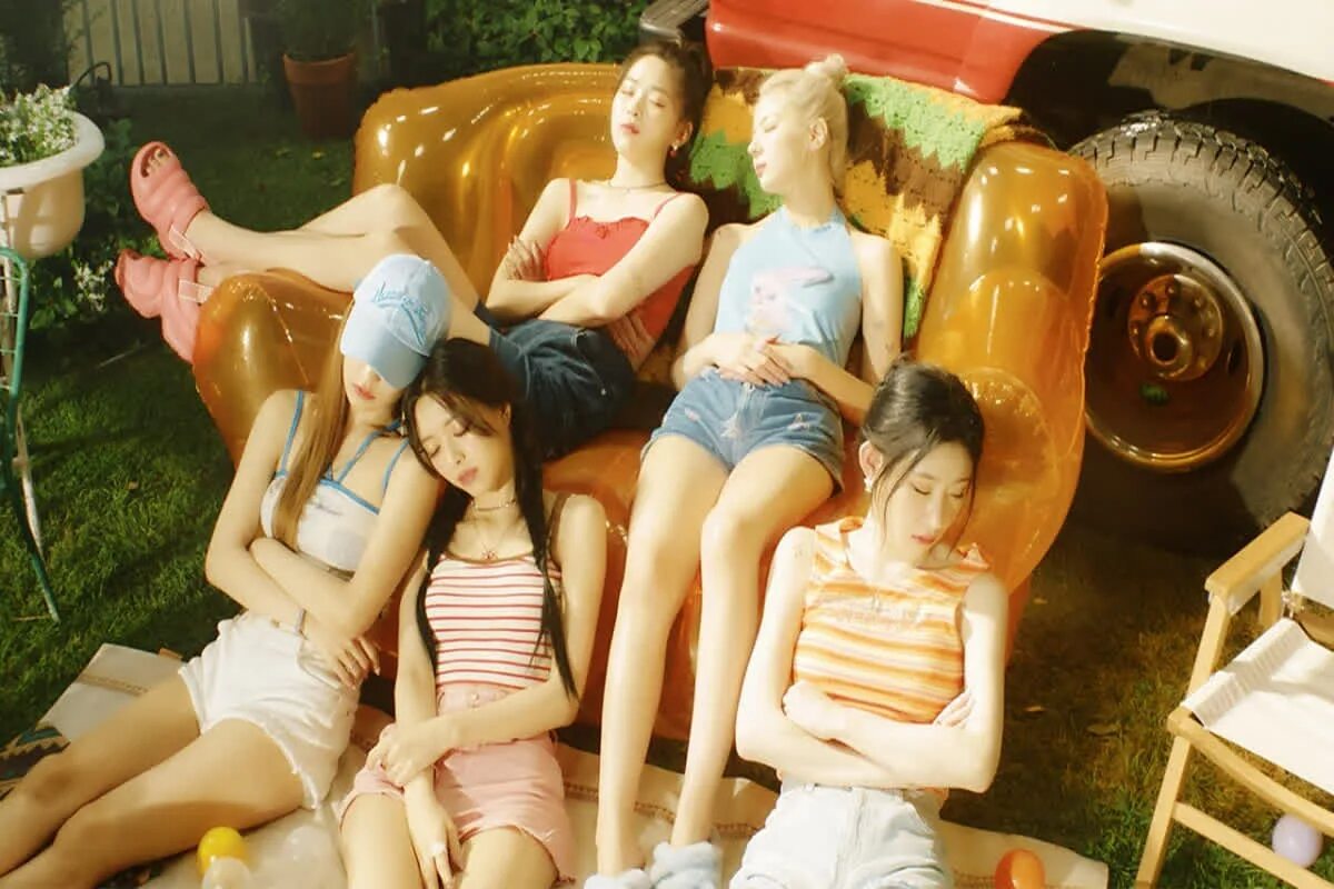 Itzy none of my. Группа itzy. itzy mini album. итзи of my business none.