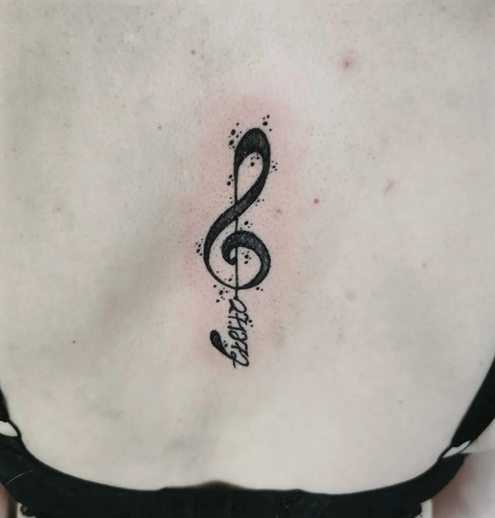 Татуировка скрипичный ключ. Тату скрипичный ключ маленький. Наколка скрипичный ключ. Тату в виде музыкального ключа. Татуировка скрипичный ключ.