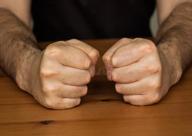 Держим кулачки на удачу. Hand from the side. Открытка держу за тебя кулачки. Смайлик держу кулачки за тебя. Держим кулачки на удачу картинки.