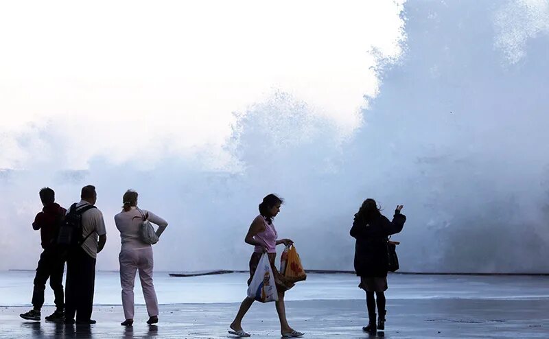 Cold wave. Cold wave fashion.