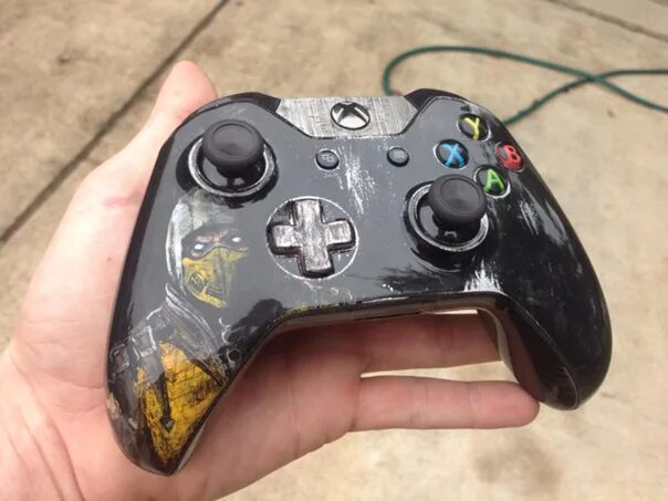 Джойстик нужен ли. PS 4 Gamepad Xbox 360 Gamepad. Мортал комбат Xbox 360 геймпад управление. Геймпад Xbox Series s под пс4. Xbox Scorpion.