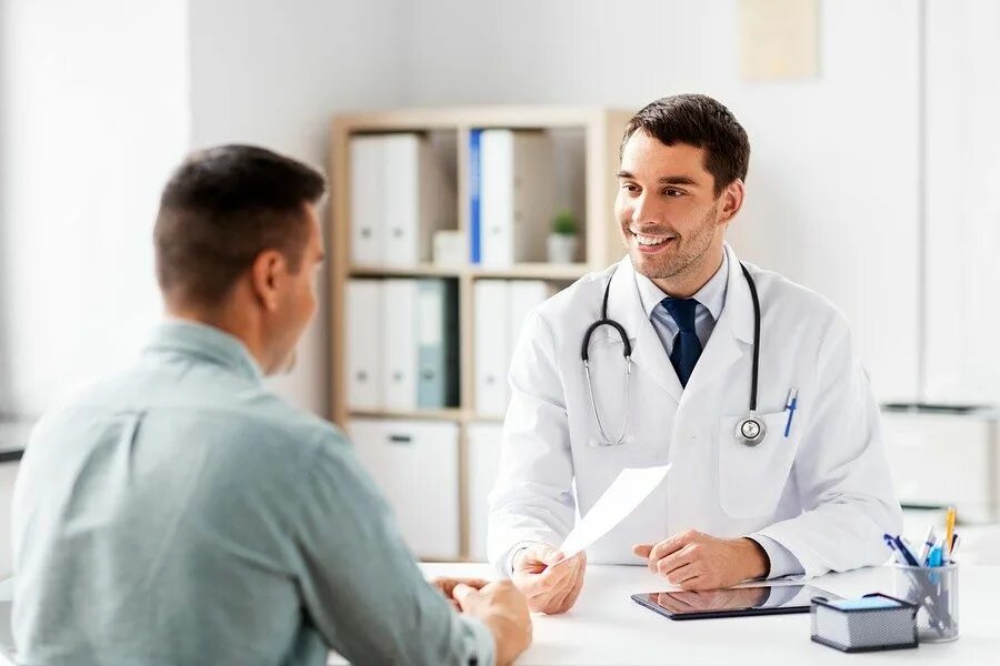 See medical. Бланк врача. Больничные компьютеры. Доктор объясняет. See medical.