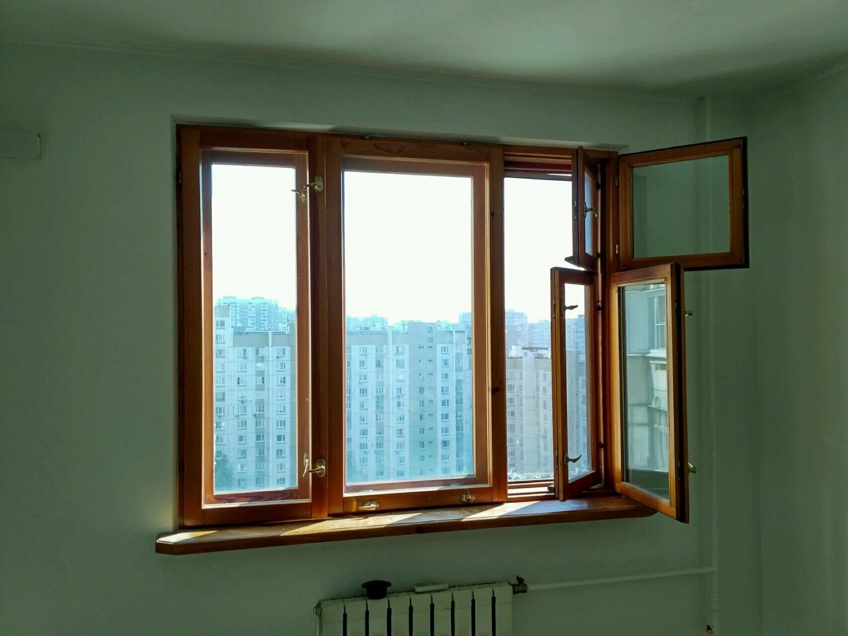Деревянные окна. Советские деревянные окна. Деревянные окна в квартире. Деревянные окна крашеные.