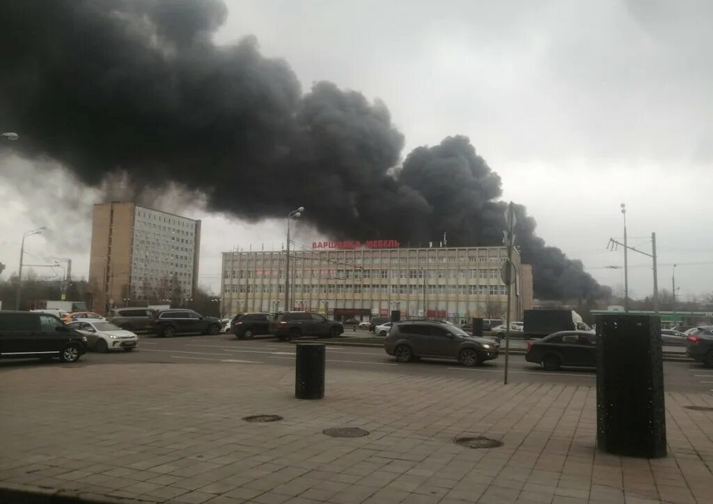 Что горит на варшавке сейчас. Пожар на юге москвы сейчас варшавское шоссе. пожар в москве чертаново. пожар на варшавском шоссе сейчас. чертаново центральное пожар.