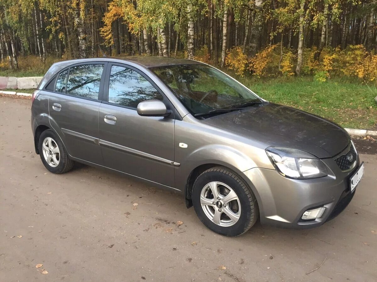 Куплю рио хэтчбек пробегом. Kia Rio 2010 хэтчбек. Kia Rio 2010 серый. Kia Rio 2010 1.4. Kia Rio 2010 хэтчбек серая.