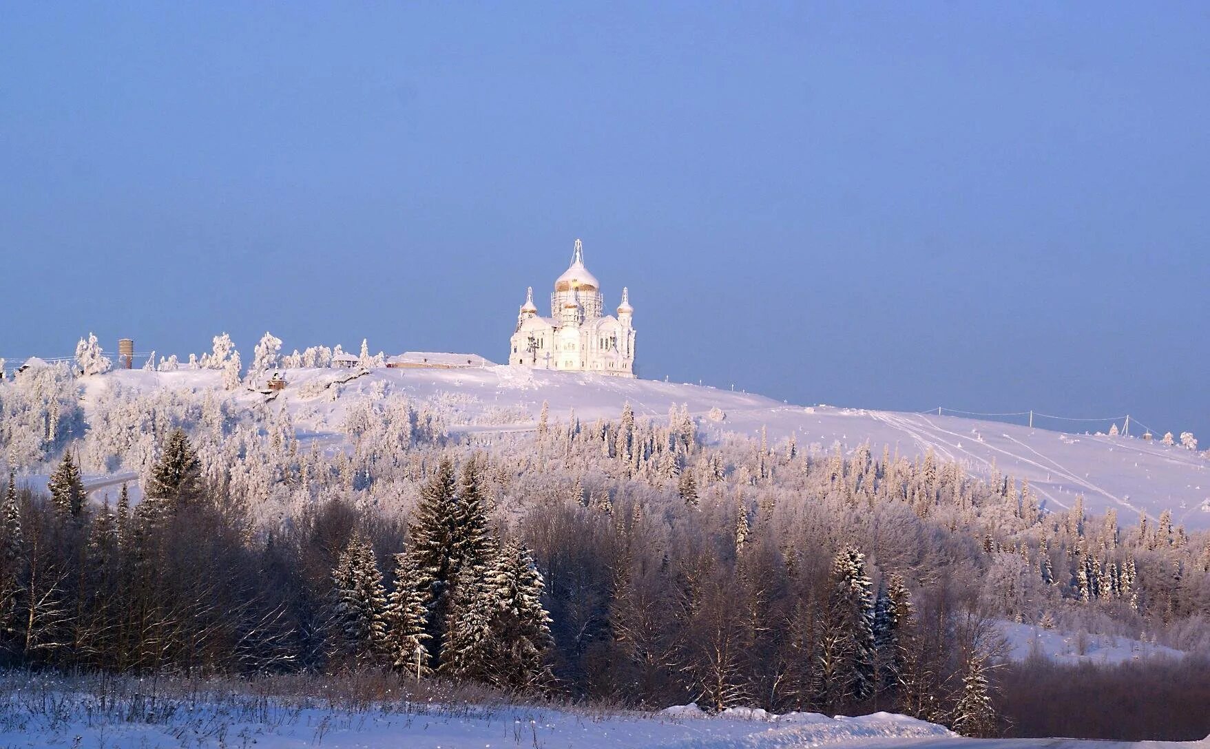 Там на белой горе