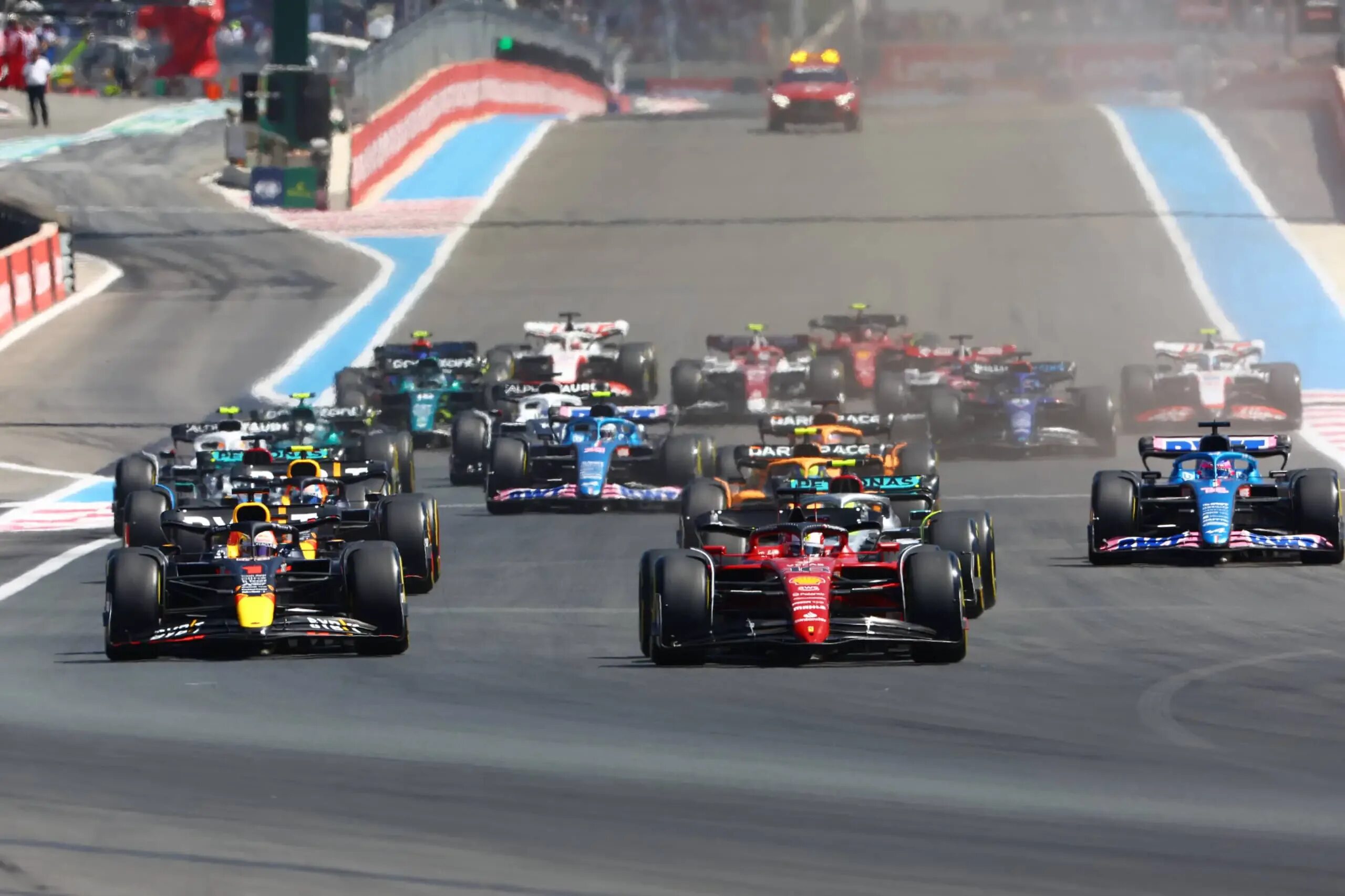 Гонки соревнования формула 1. Grand prix f1 2022. France 2022 f1. Ф1 гонка 2022. Ferrari f1 2022.