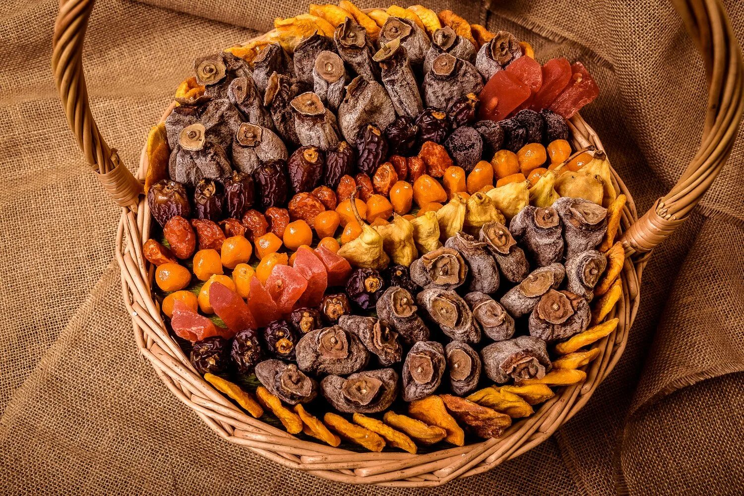 коробочка с восточными сладостями. восточные сладости подарочные наборы. восточные сладости подарочные наборы. восточные сладости ассорти. ящик фисташек.