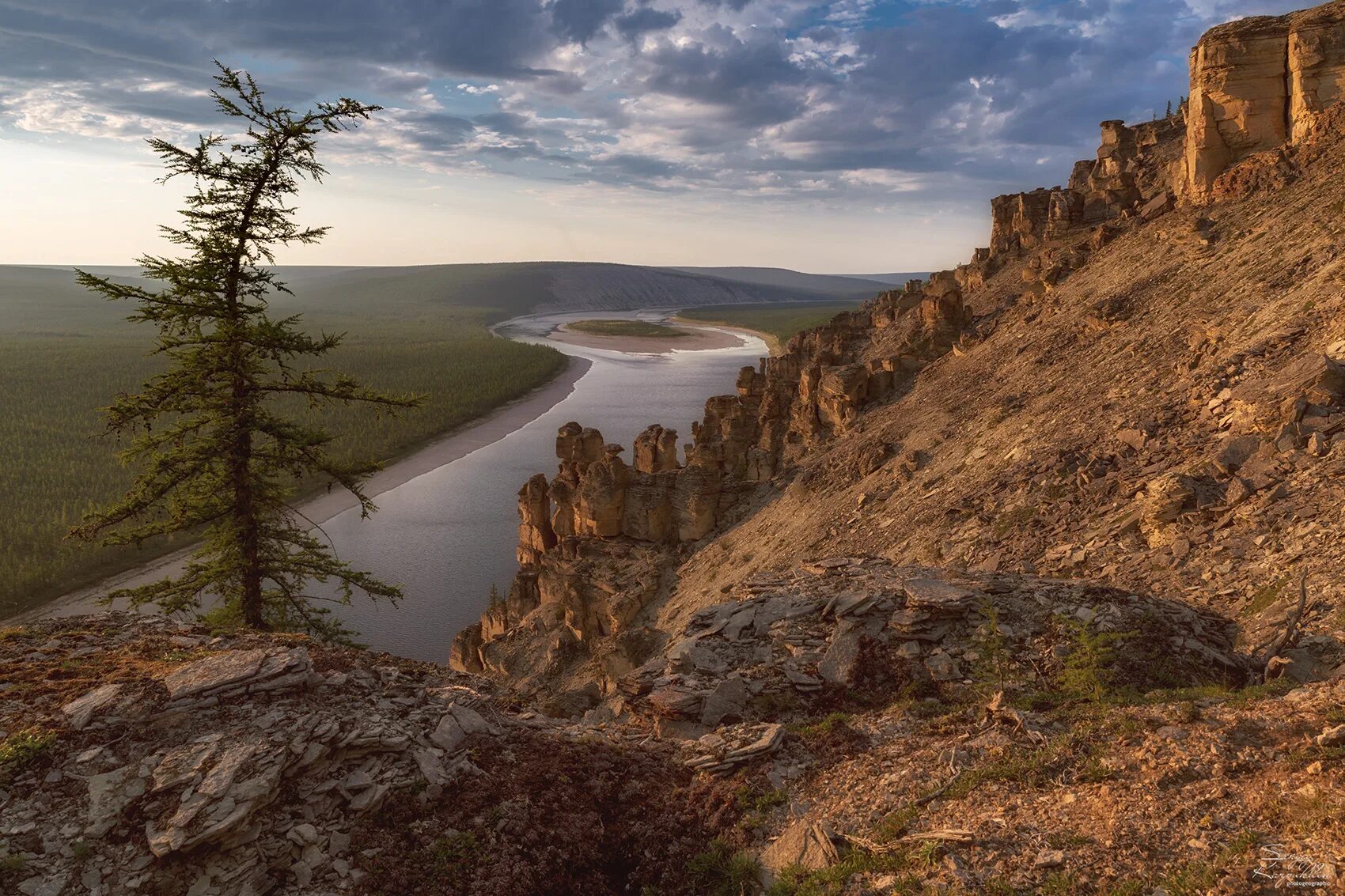 Дон якутия. Оленёк (река). Река Оленек Якутия. Озеро улахан-Кюель Якутия. Исток реки Оленек.