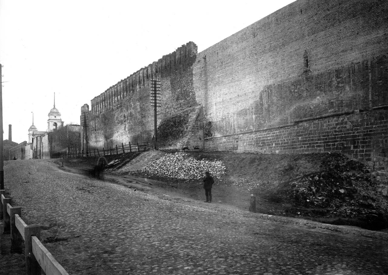 В каком году был взят смоленск. Крепостная стена Смоленск. Смоленск 1943 Крепостная стена. Крепостная стена Смоленск набережная. Крепостная стена Смоленск на Ленина.