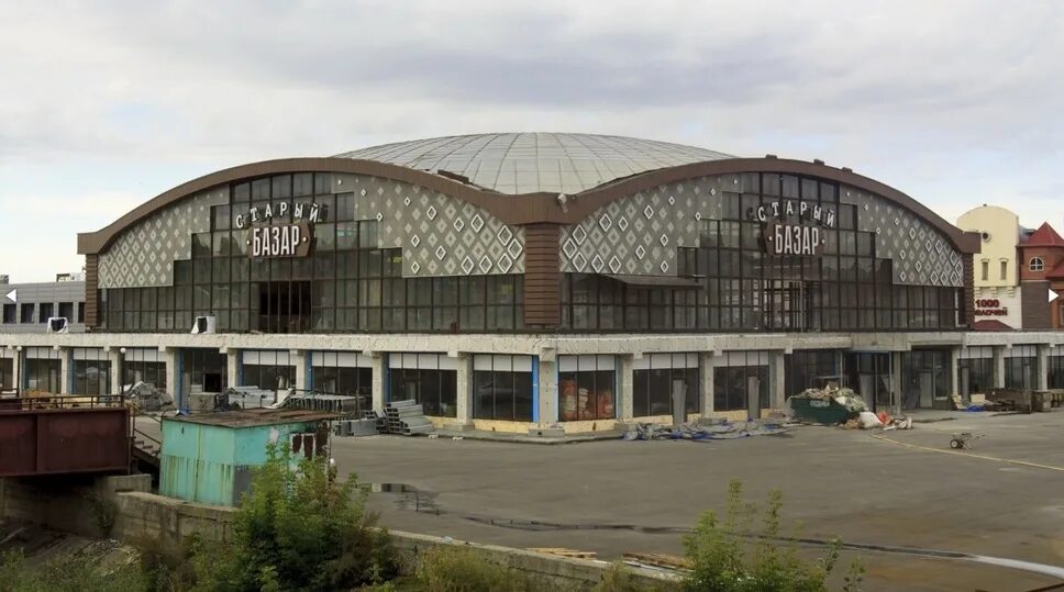 Старый базар барнаул мало-тобольская внутри. Базар 2000 годов. Черкизовский рынок кафе. Рынок в старом крыму. Центральный рынок новосибирск 2000 год.
