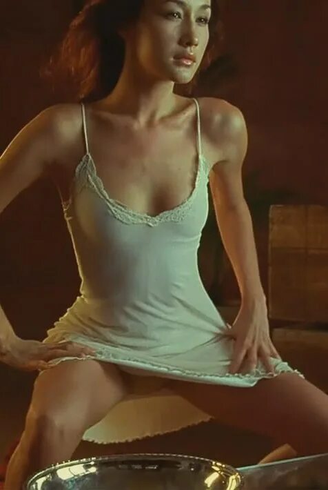 Голая Мэгги Кью 