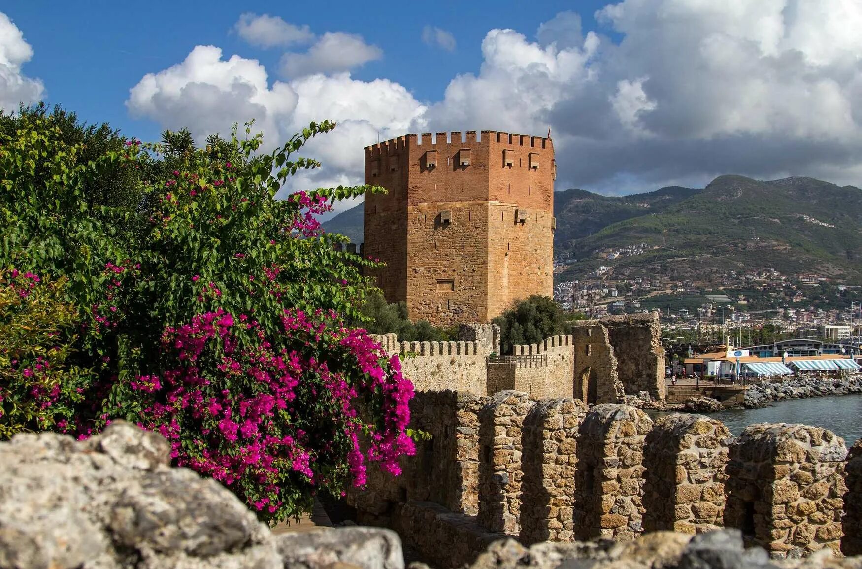 Alanya turkey. Турция башня Кызыл Куле. Аланья (Турция). Алания крепость Кызыл Куле. Крепость Аланьи Аланья.