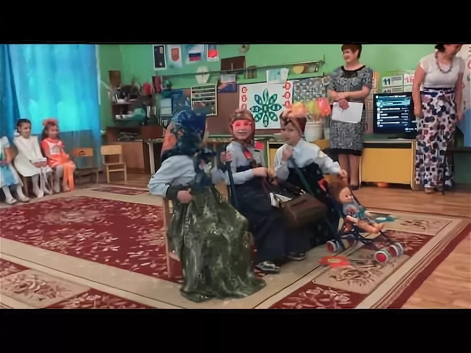Танец бабушки старушки в детском саду. Танец бабушки старушки в детском саду. Сценка в детский сад бабушки. Сценка бабушки старушки в детском саду видео. Бабушки старушки сценка в детском саду.