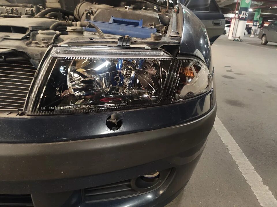 Как снять фару каризма Снятие и установка переднего бампера Mitsubishi Carisma, 1,6 л, 2001 года свои