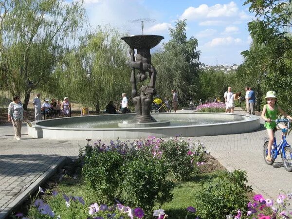 Центральный парк камышин. Камышинский парк. Парк культуры камышин. Центральный парк камышин. Камышинский парк.