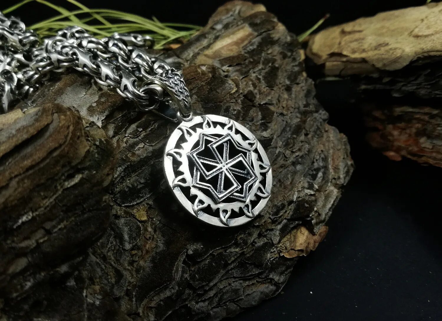 узел жизни оберег. славянский солярный символ коловрат. амулет велеса. амулеты алтая. славянские обереги алтай.