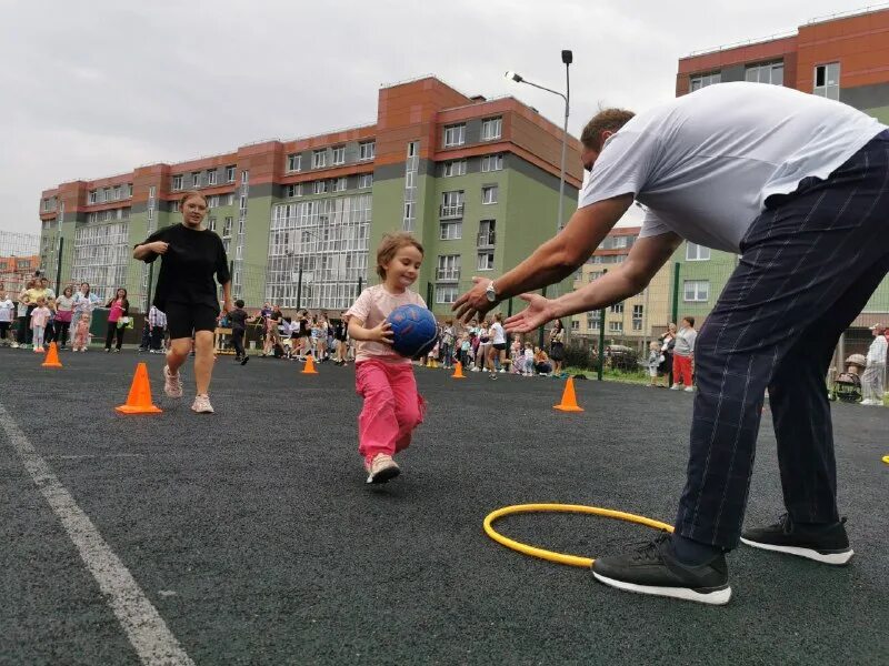 Кондратово праздник день двора. Копище. Занятия на улице с тренером дворовый тренер. Ук европа красногорский. Детский сад приуралье оренбург.