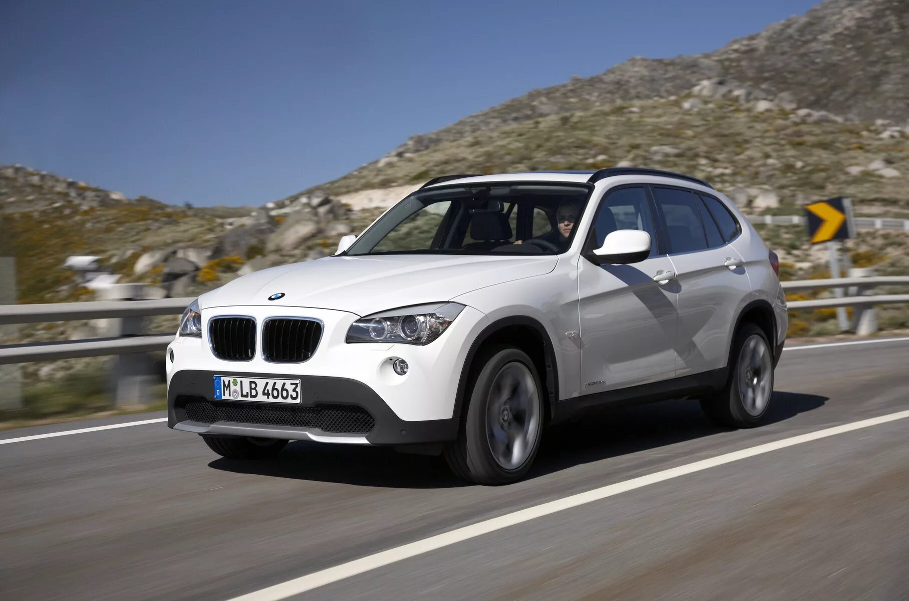 Х 1 автомобиль. БМВ x1 2008. БМВ х1 2008. BMW x1 e84. BMW x1 универсал.