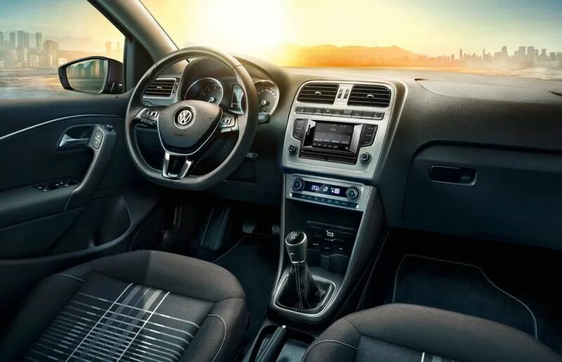Покажи салон фольксвагена. Volkswagen golf r 2017 торпеда. Салон volkswagen touran, 2019. Фольксваген гольф плюс 2009 салон. Покажи салон фольксвагена.