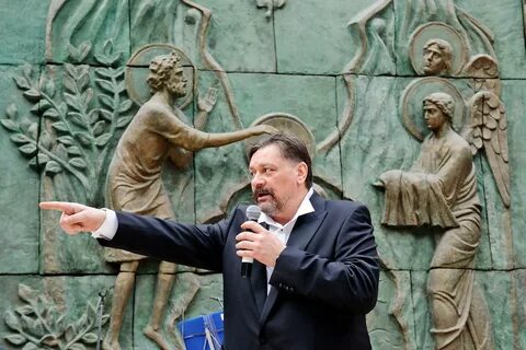 Кто ведет торги 9 букв