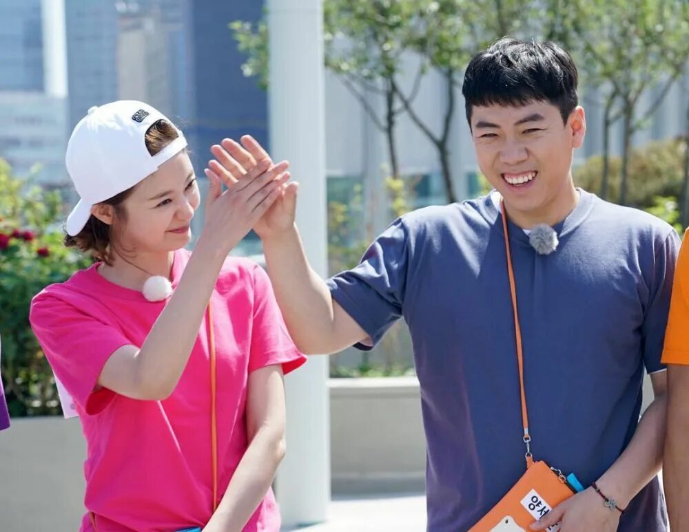 Со мин бегущий человек. Jeon somin running man. бегущий человек шоу корея 2019. running man бегущий человек чжи чжин хи. super junior running man.