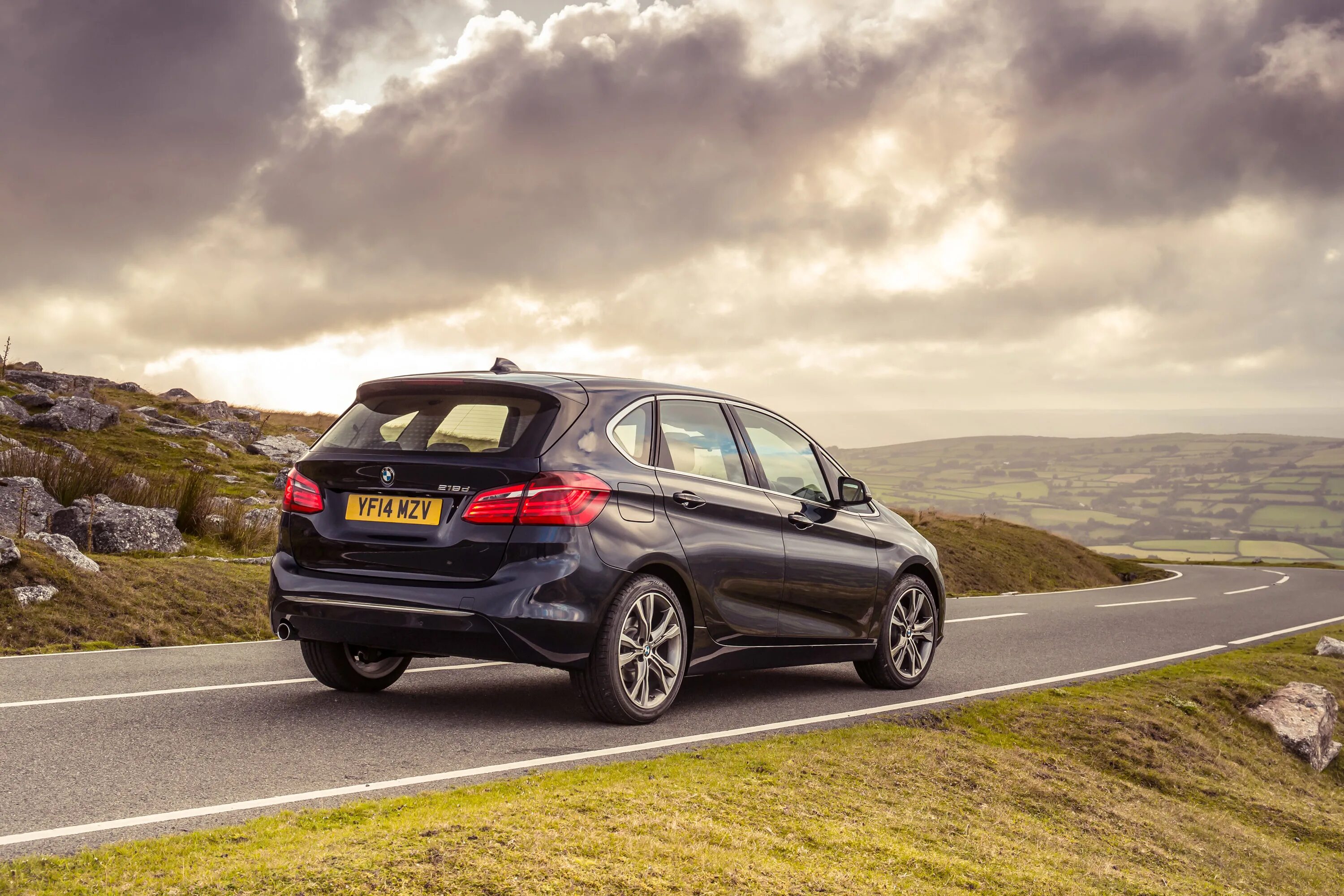 BMW 2er Active Tourer. BMW 218d XDRIVE Active Tourer. BMW 2-Series Active Tourer 2015. BMW Tourer 218. Bmw 2 series active tourer