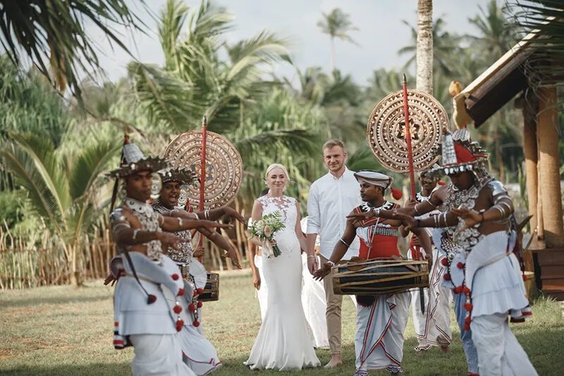 Шри ланка народ. Шри Ланка свадьба. Шри Ланка Свадебная церемония. Шри Ланка национальный костюм. Шри Ланка Ланкийская свадьба.