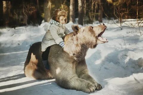 Мальчик и медведь