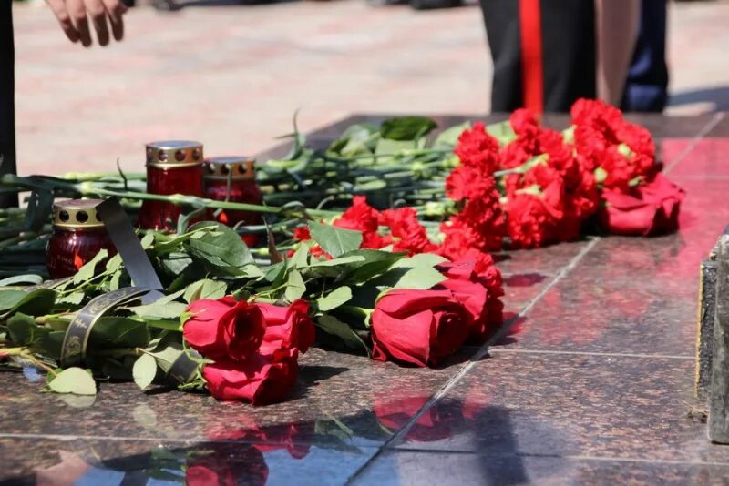 Памятник воинам погибшим в Сирии. Мемориалы после терактов. Памятник жертвам теракта в Домодедово. Памятники погибших на Украине.