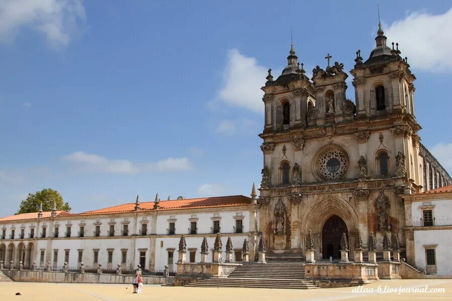 Самый крупный монастырь в европе. Монастырь Алкобаса. Алкобаса Португалия.