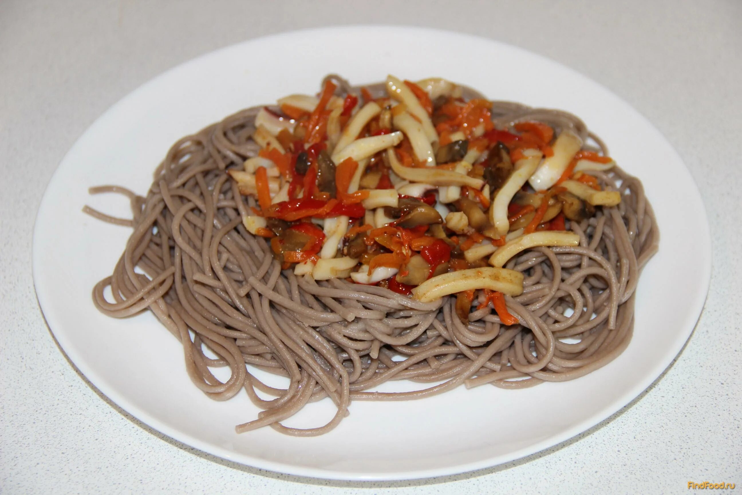 лапша с кальмарами