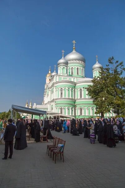 Дивеево сегодня в контакте. Дивеево 01 августа 2018. Дивеево 14 04 23. Дивеево сегодня. Литургия в Дивеево сегодня.