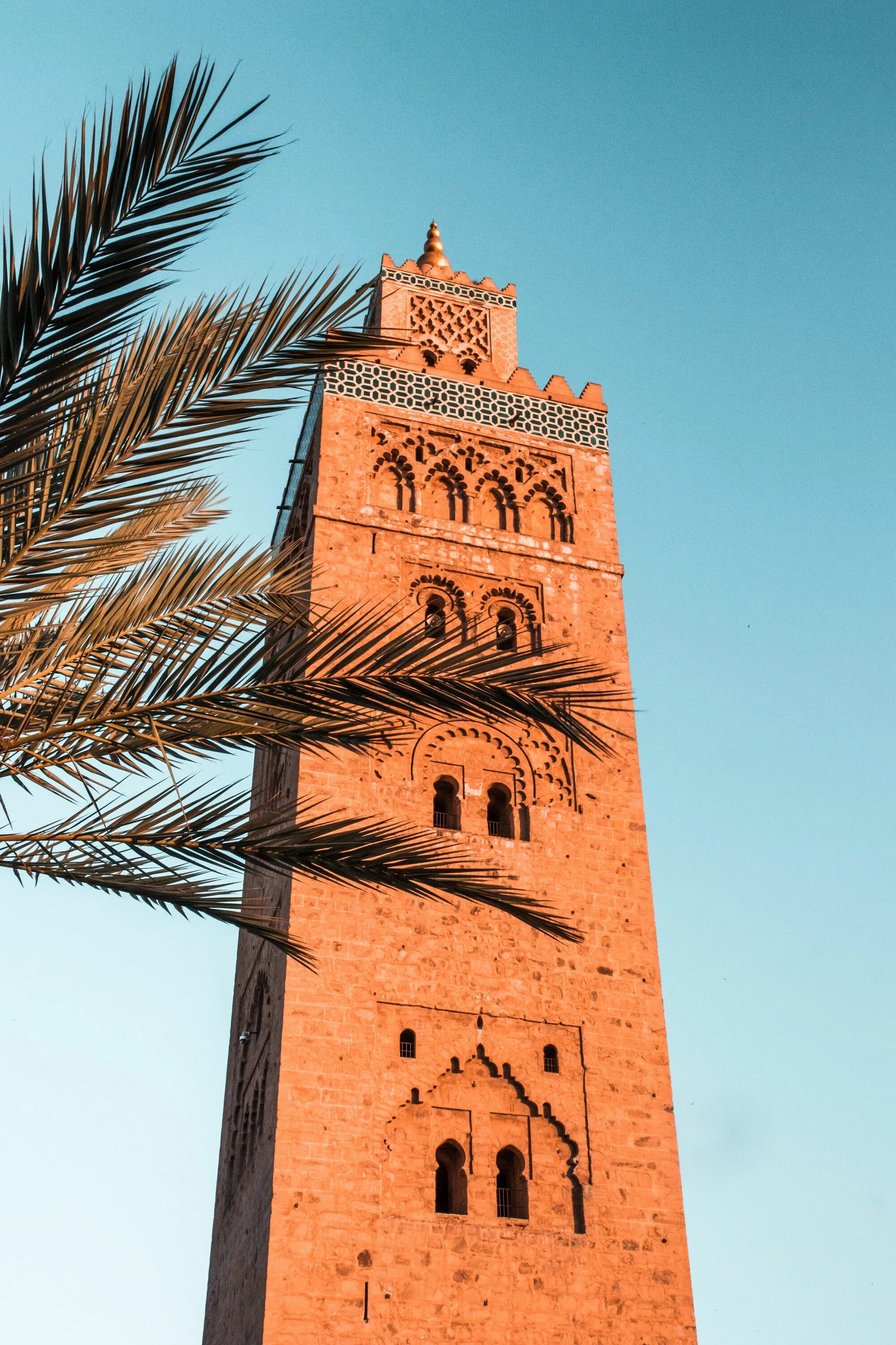 Кутубия. Кутубия Марракеш. Мечеть Кутубия Марокко. Минарет Кутубия в Марракеше. Мечеть в Марракеше.