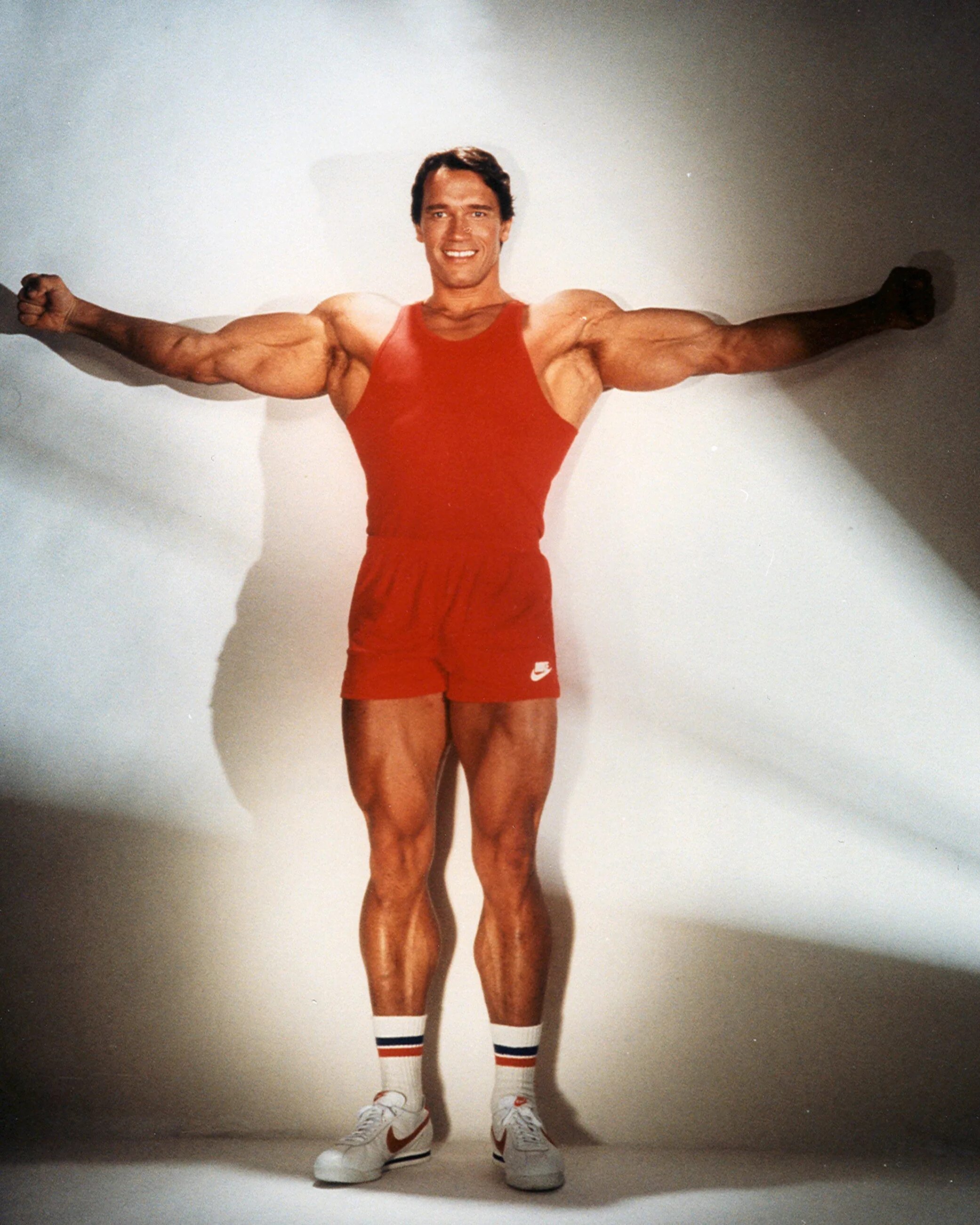 рост арнольд шварценеггер в см. какой рост у арнольда. арнольд шварценеггер. арнольд шварценеггер бодибилдинг. арнольд шварценеггер форма.