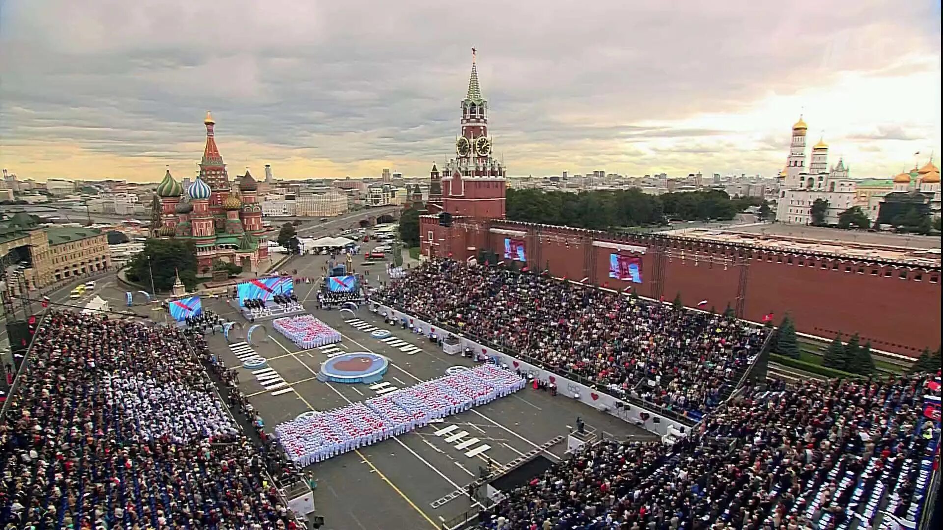 Сегодня на красной площади мероприятия в москве. Концерт на красной площади. Концерты на красной площади в Москве. Красная площадь Москва день города. Концерт на красной площади в день города.