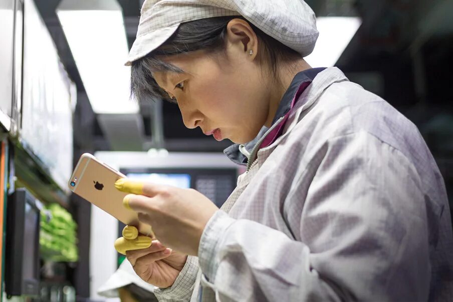 Завод foxconn в китае. Айфон производство. Завод iphone. Завод фоксконн в китае. Завод эпл в китае.